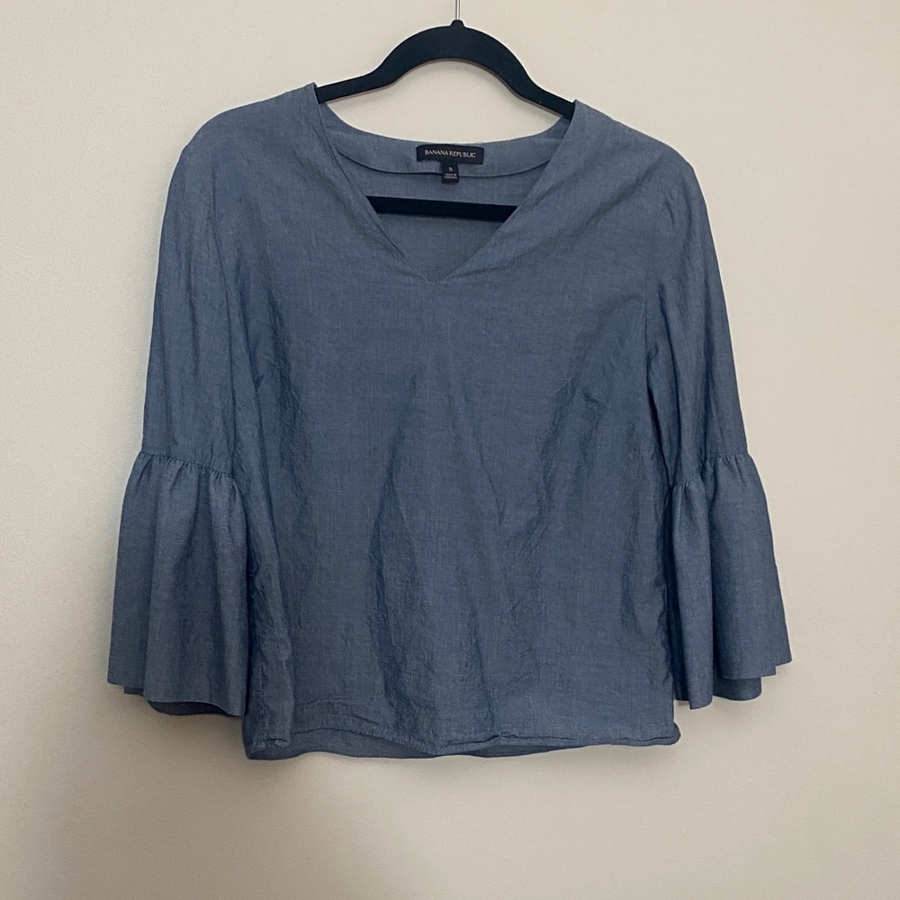 🎉 BOGO Banana Republic Chambray Blue Flared Sleeve Blouse 🎉